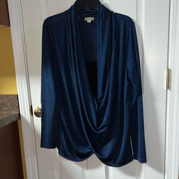 NEW dressy top Gorgeous draping neckline top with built in black tank - Picture 10 of 11